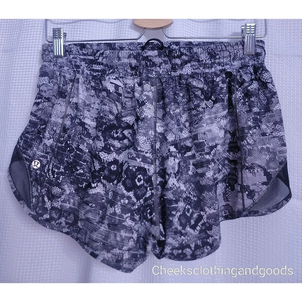 Lululemon 8 Hotty Hot Short II *2.5